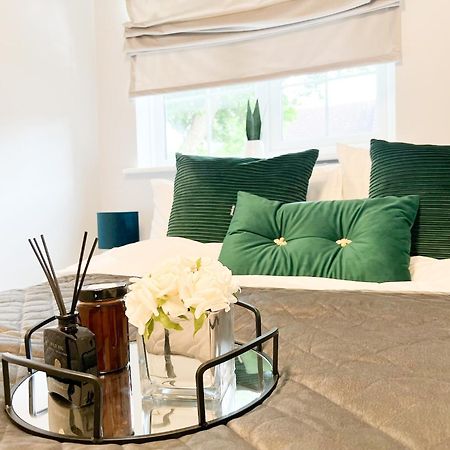Beautiful Apartment In Beckton With Private Entrance And Garden London Ngoại thất bức ảnh