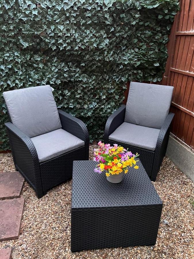 Beautiful Apartment In Beckton With Private Entrance And Garden London Ngoại thất bức ảnh