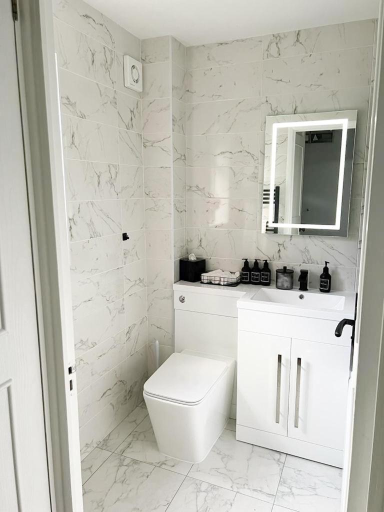 Beautiful Apartment In Beckton With Private Entrance And Garden London Ngoại thất bức ảnh