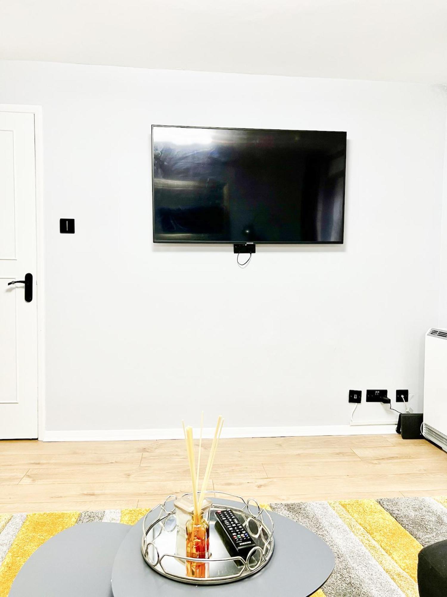 Beautiful Apartment In Beckton With Private Entrance And Garden London Ngoại thất bức ảnh