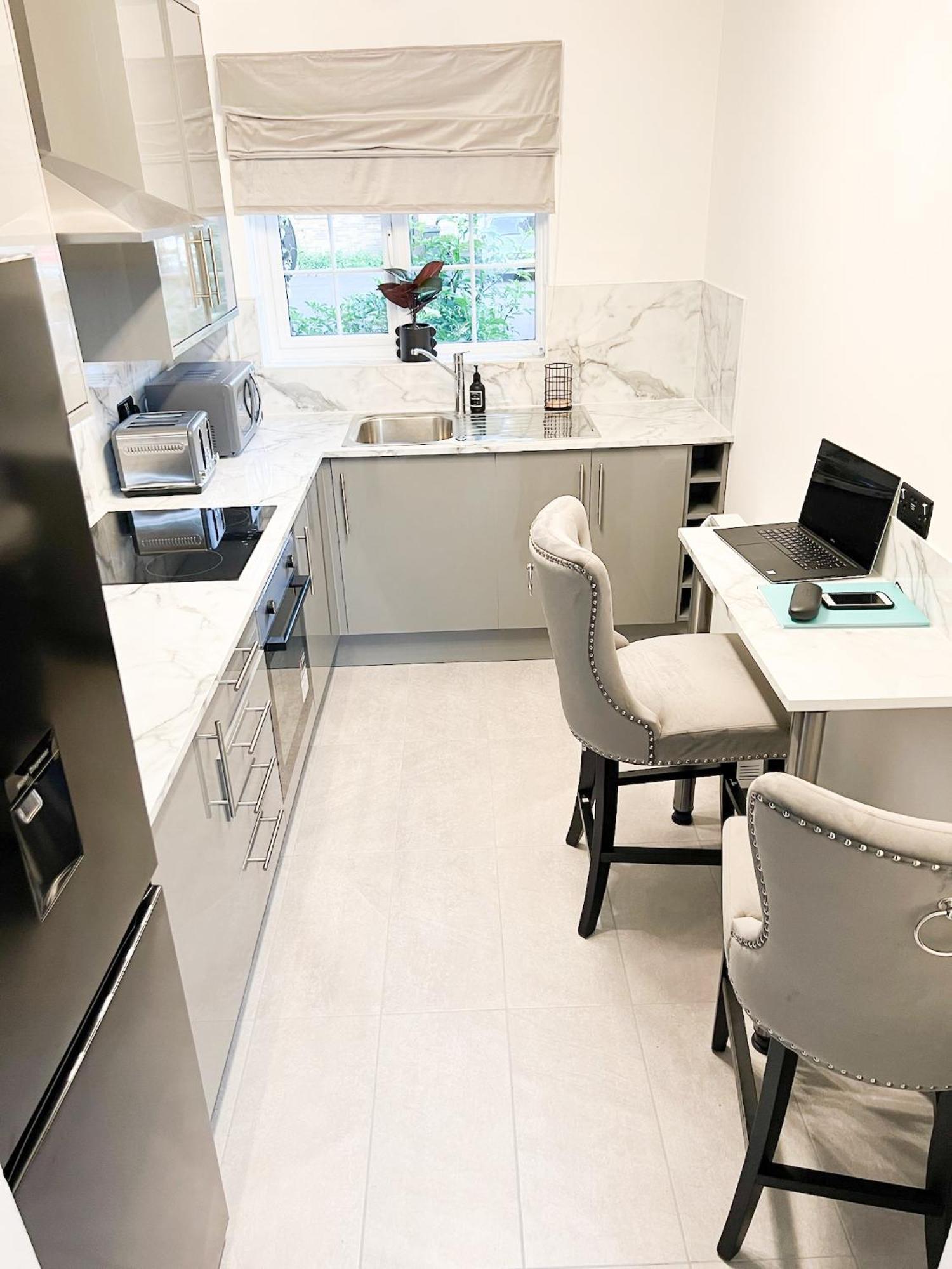 Beautiful Apartment In Beckton With Private Entrance And Garden London Ngoại thất bức ảnh